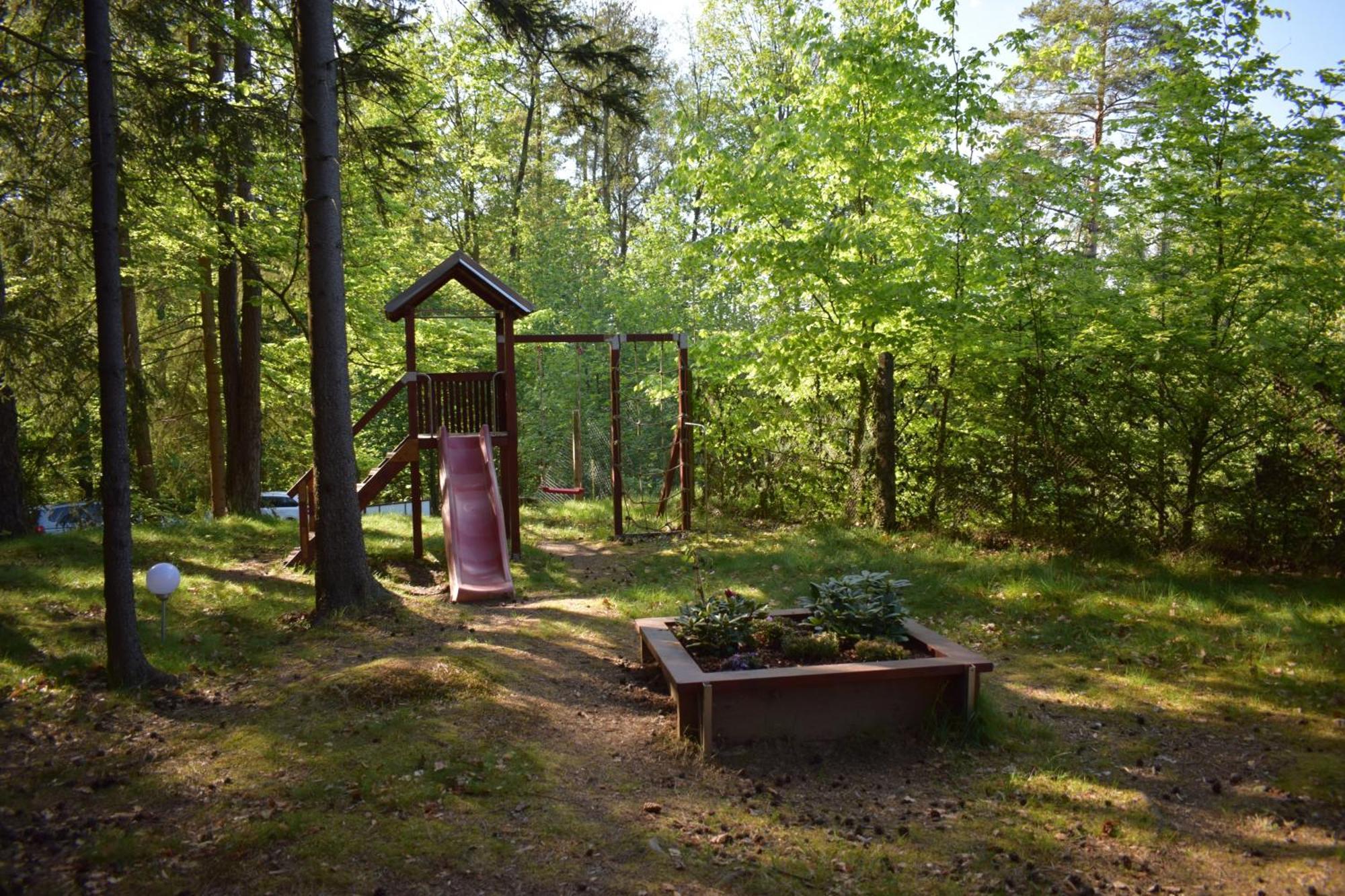 Treehouse U Rybnika Hotel Osecna Екстериор снимка
