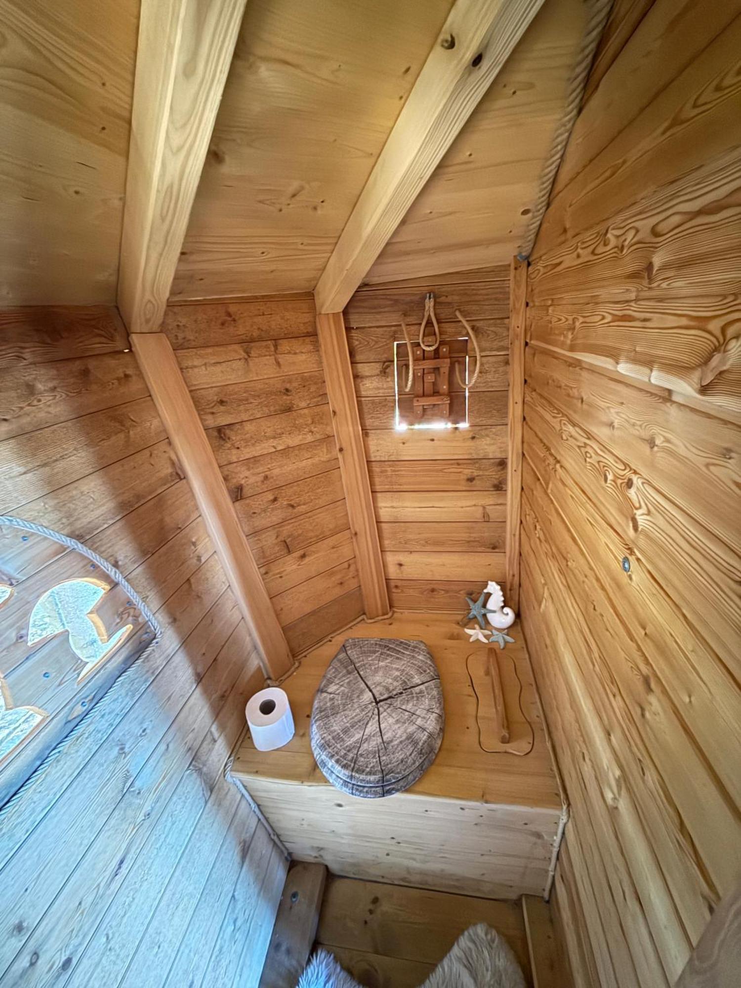 Treehouse U Rybnika Hotel Osecna Екстериор снимка