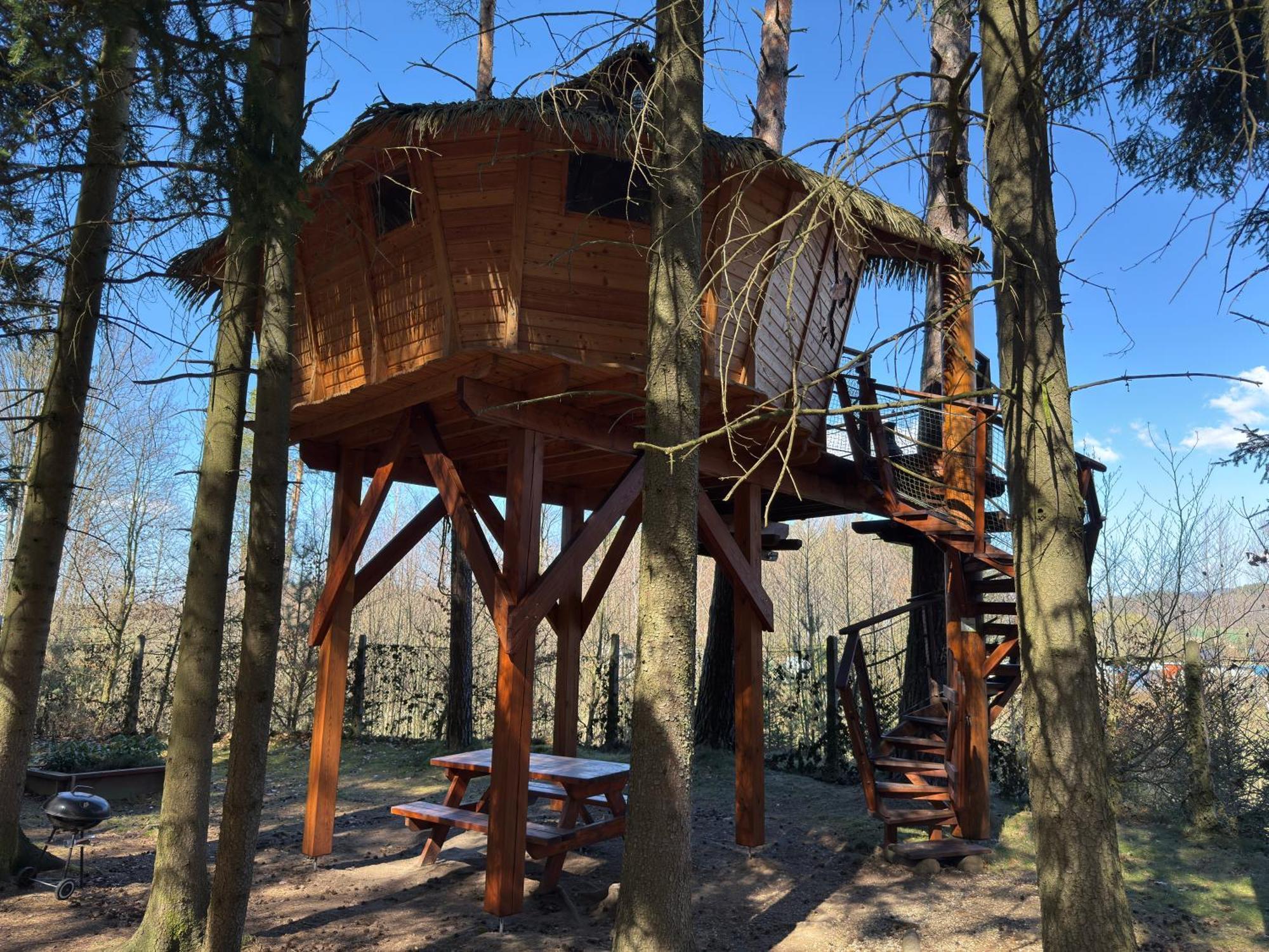 Treehouse U Rybnika Hotel Osecna Екстериор снимка